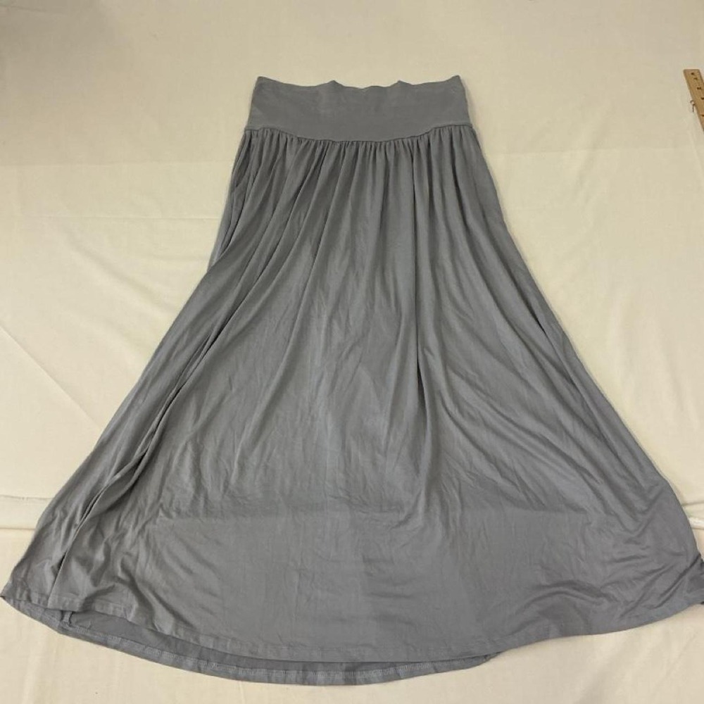 Flowy gray maxi skirt with a comfortable stretch waistband